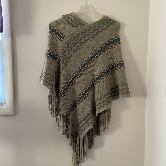 Ganz TWO TONE FRINGED PONCHO NWOT - Picture 2 of 3